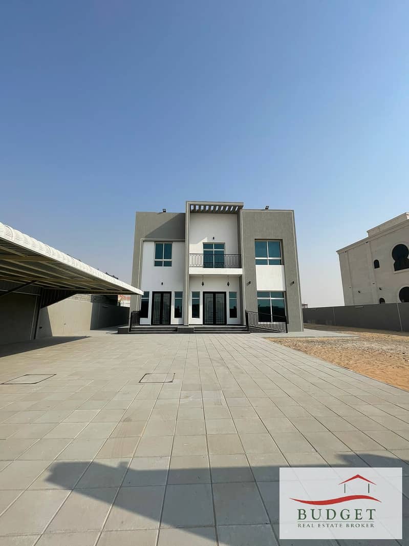 Luxurious 5-Bedroom Villa with Spacious Garden and Modern Amenities. Luxurious 5-Bedroom Villa with Spacious Garden and Modern Amenities.