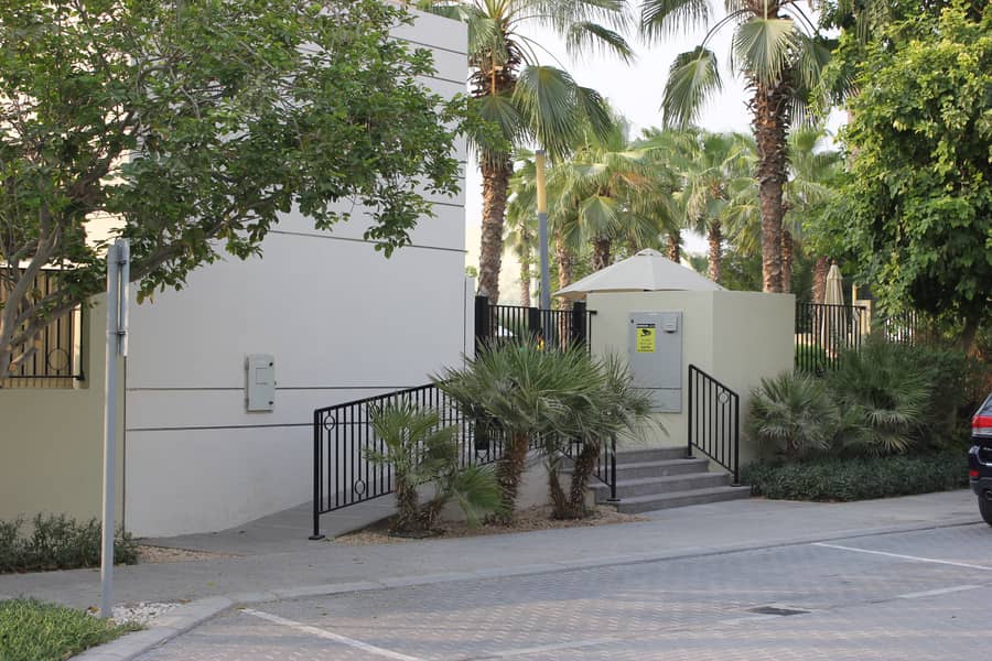 Brand New Type V-3, POOL & Park view, Non-Negotiable Brand New Type V-3, POOL & Park view, Non-Negotiable