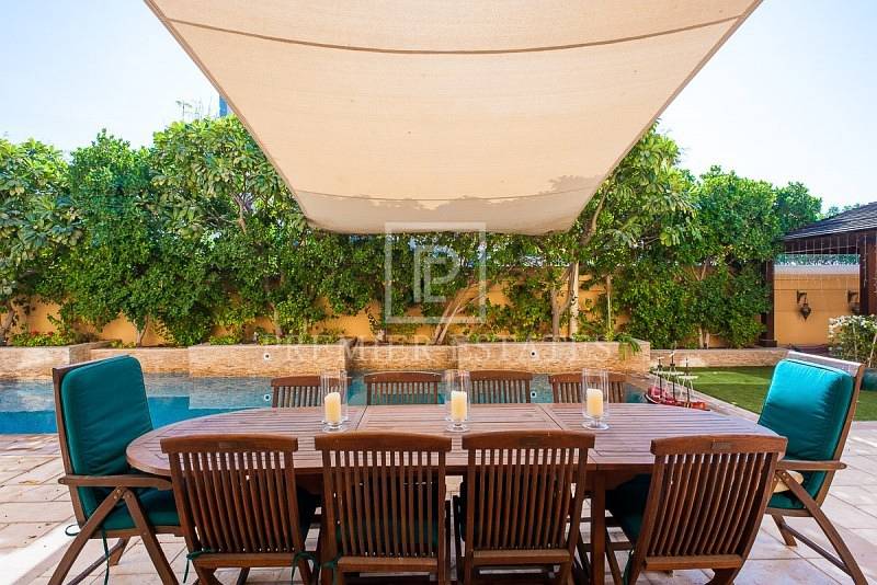 Must be Seen Upgraded Villa with Pool