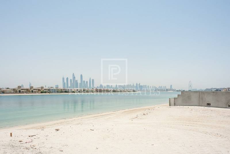 Marina facing plot. Excellent location