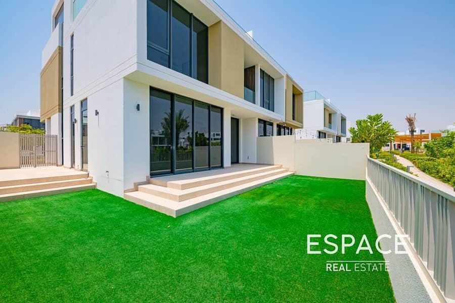 Direct Access to Pool and Park | 3 Bedrooms | Roof Terrace