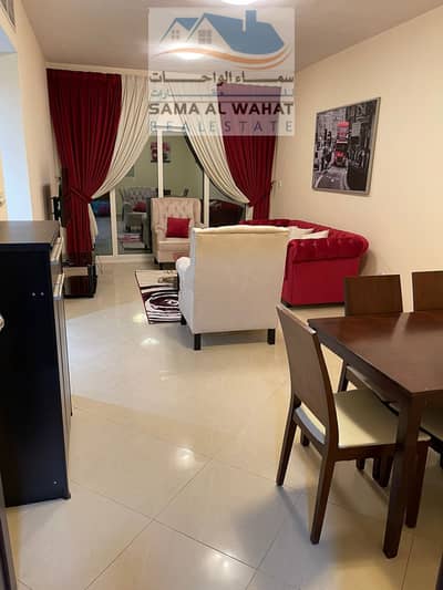 1 Bedroom Apartment for Rent in Al Khan, Sharjah - Cooperation, a one-room apartment and a hal4000dirhams, including internet, and near malls, supermarkets, restaurants, and cafes