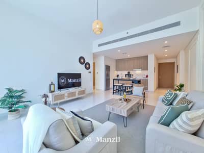 1 Bedroom Flat for Rent in Dubai Harbour, Dubai - Living Room