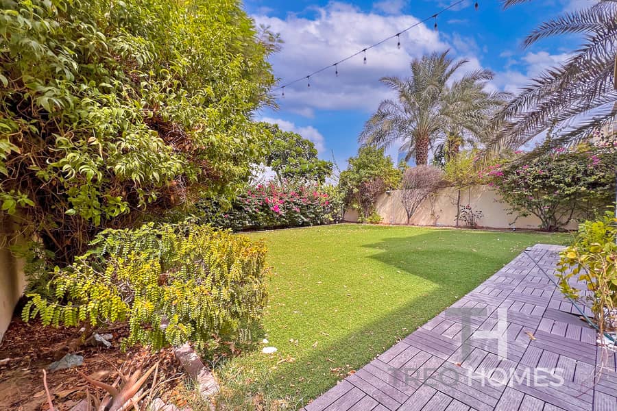 Landscaped Garden | Vacant | Lake view Landscaped Garden | Vacant | Lake view