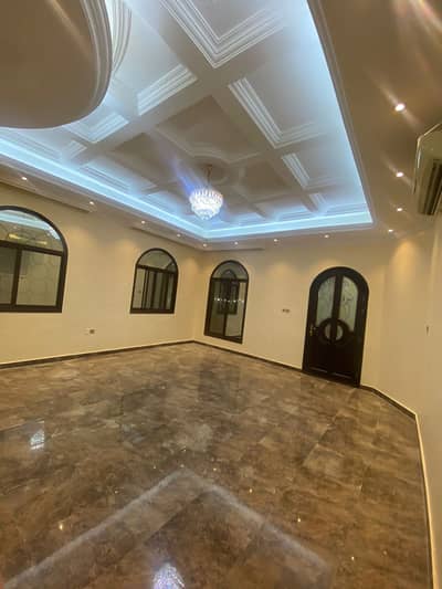 5 Bedroom Villa for Sale in Al Raqaib, Ajman - Villa for sale in Al Raqayeb area in the Emirate of Ajman with electricity, water and air conditioners at a reasonable price
