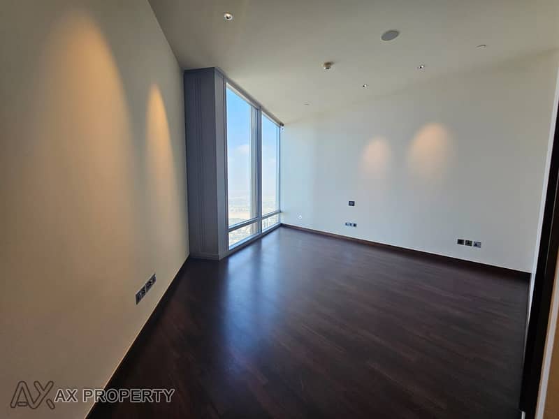 Luxurious Ready To Move In | High Floor | Full Sea View located in Burj Khalifa Luxurious Ready To Move In | High Floor | Full Sea View located in Burj Khalifa