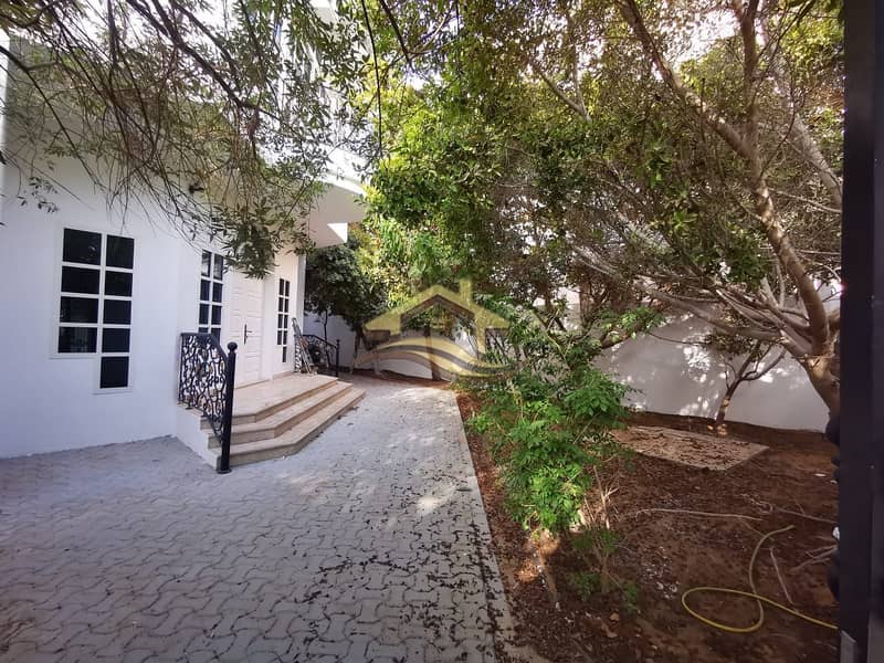 Commercial villa suitable for all activities for rent Commercial villa suitable for all activities for rent