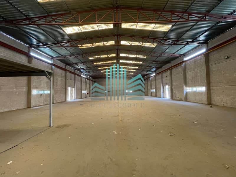 HUGE WAREHOUSE | PERFECT VISIBILITY | PANORAMIC WINDOW | ROAD SIDE
