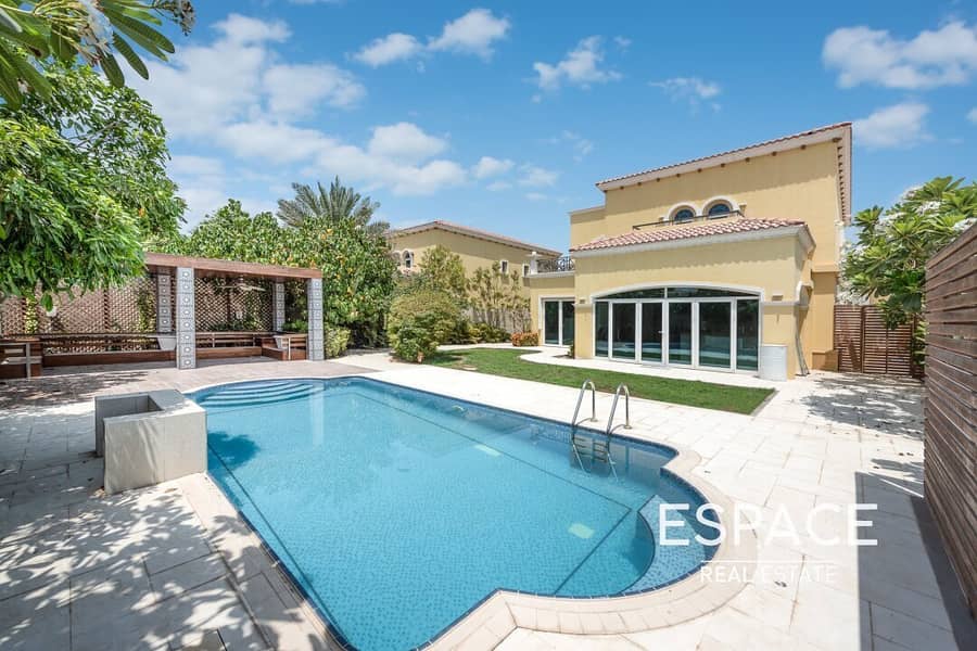 Вилла в Джумейра Парк，Легаси, 4 cпальни, 550000 AED - 7839236