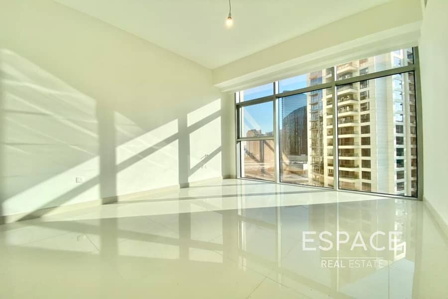 Spacious - Luxury Building - Vacant Oct Spacious - Luxury Building - Vacant Oct