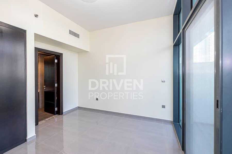Vacant Apt | Pool Facing | Large Balcony Vacant Apt | Pool Facing | Large Balcony
