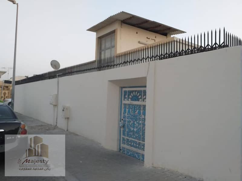 House for sale in the corner of the Hazana area in the Emirate of Sharjah