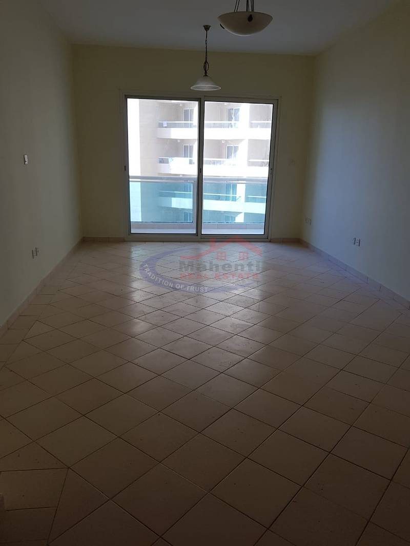 Exclusive Huge studio with balcony 4 cheques