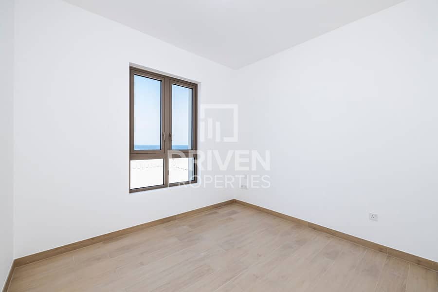 Spacious and Brand New Apt with Sea View