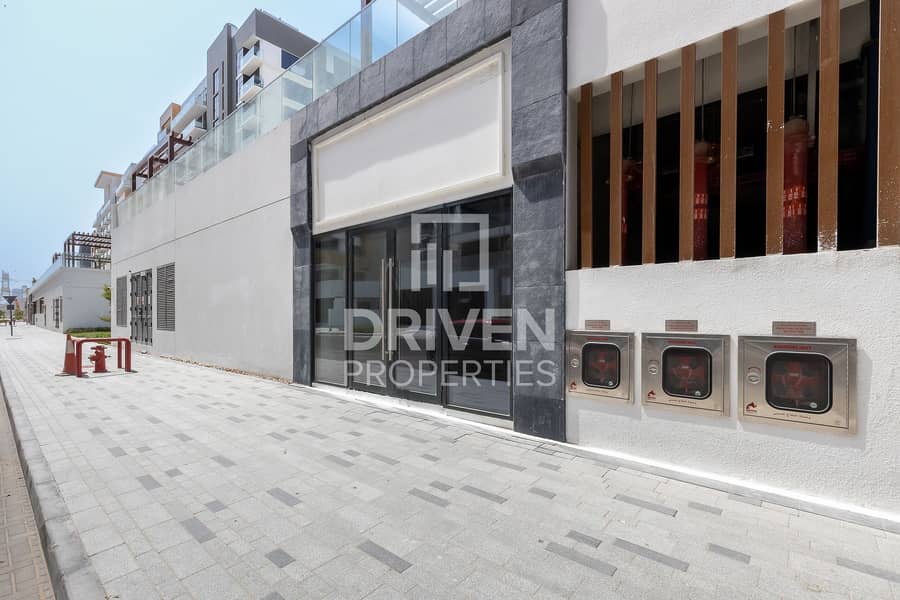 Prime Location and well maintained Shop Prime Location and well maintained Shop