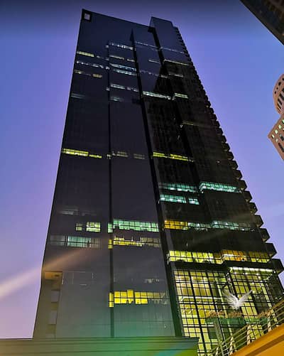 مکتب  للايجار في أبراج بحيرات الجميرا، دبي - Newly Fitted Office | 6.07%  Net ROI | Mid Floor | Glass Partitioned