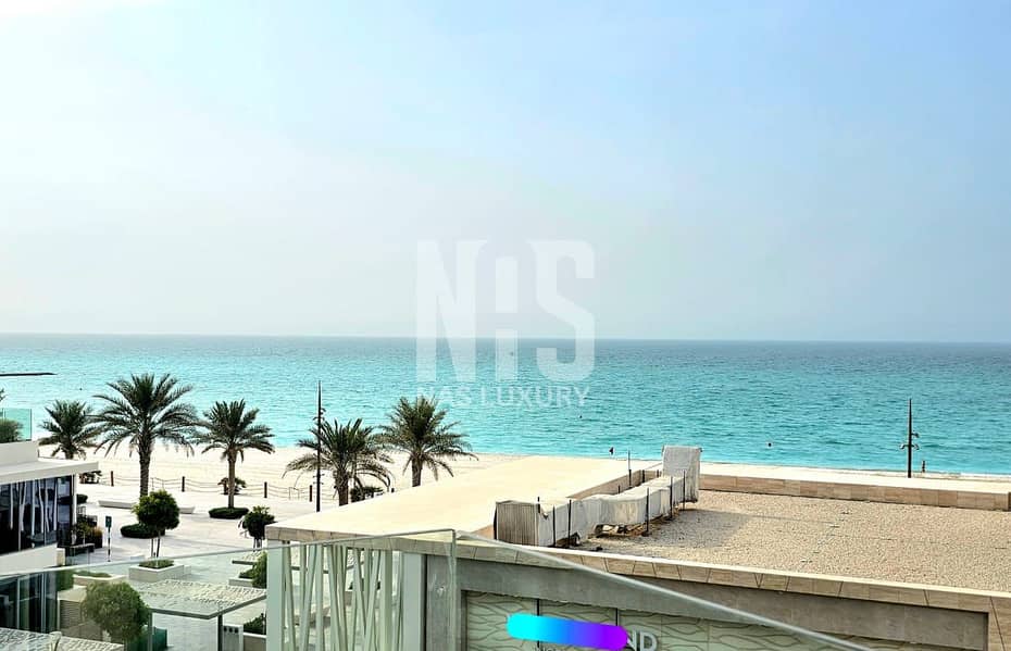 Exclusive full sea view apartment in beach-front community