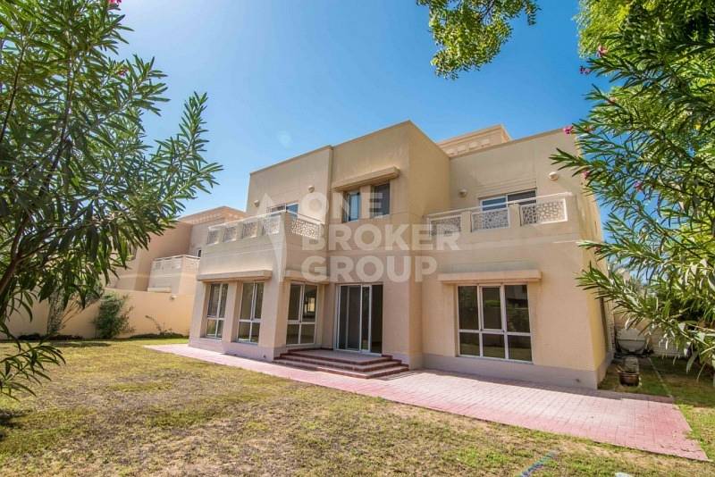Exclusive 6 BR plus Maid's  Close to Park - pool