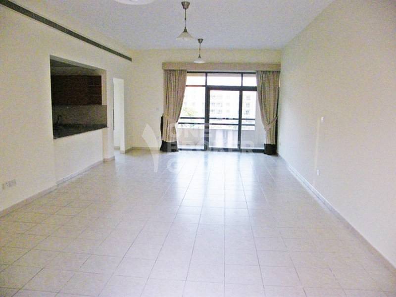 Very Large 2 BR plus Study|Close to Shops