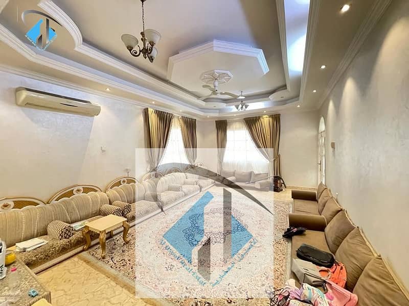 Modern villa with electricity, water and air conditioning, luxurious design and very personal finishing, excellent location, close to Sheikh Ammar Str