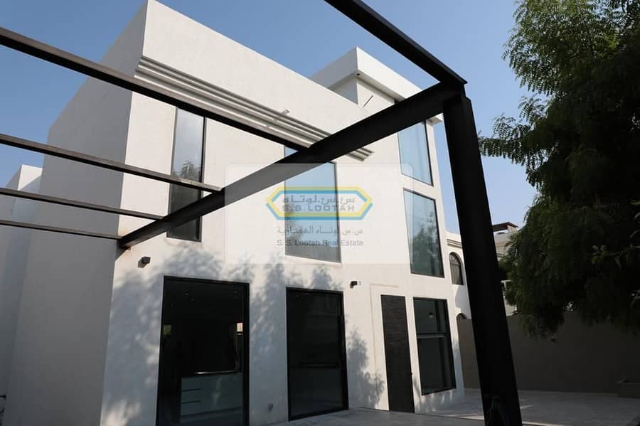 46 DIRECT FROM OWNER/NO COMMISSION/04 BHK Independent Villa Close to Water Canal, 02 Month Free