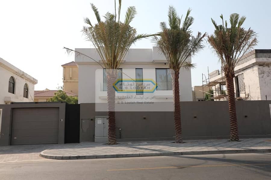 52 DIRECT FROM OWNER/NO COMMISSION/04 BHK Independent Villa Close to Water Canal, 02 Month Free