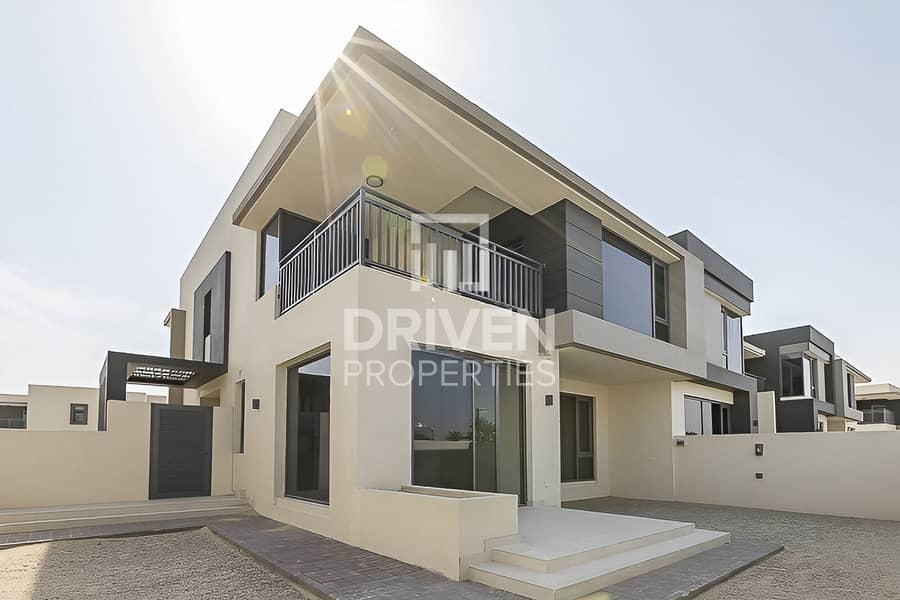 Fully Upgraded with Maids and Study Room Fully Upgraded with Maids and Study Room