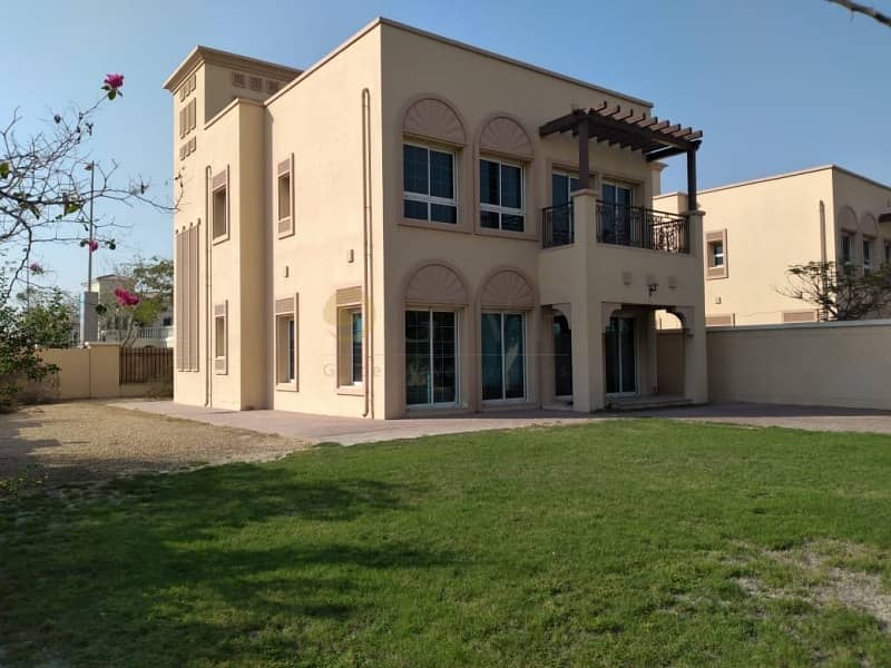 Fall in Love With A Corner Villa With Green Garden And Full Privacy Fall in Love With A Corner Villa With Green Garden And Full Privacy