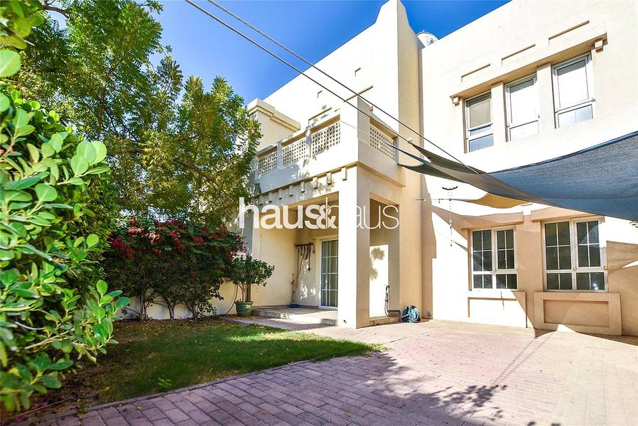 Superb Location| Close to the Park +Pool