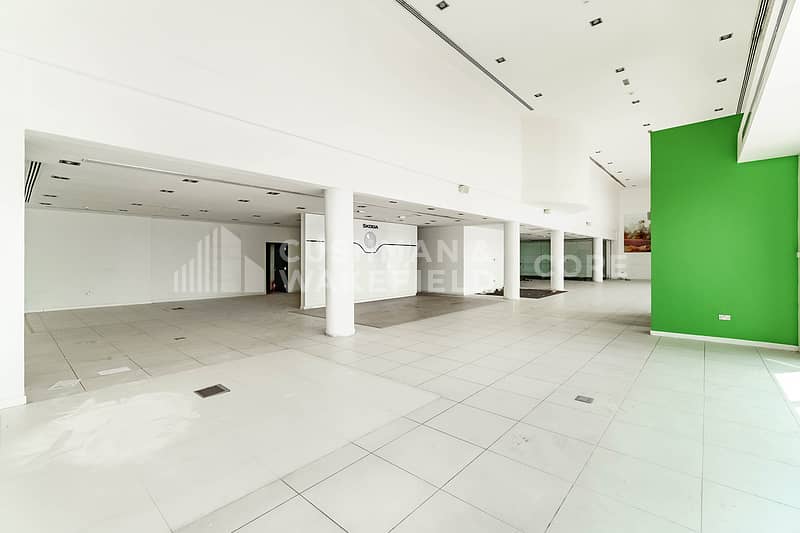 Spacious Showroom | DED License | Easy Access