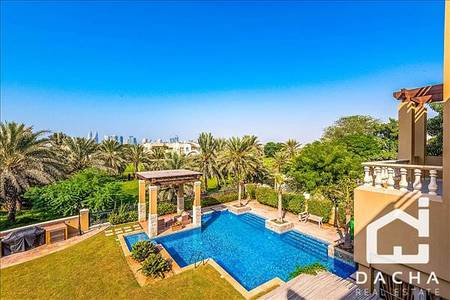 Custom built / Large plot / Golf course views Custom built / Large plot / Golf course views