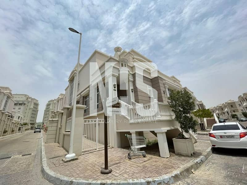 Corner & double-row villa | Middle of the complex Corner & double-row villa | Middle of the complex