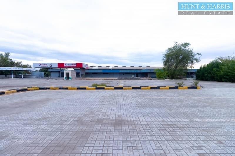 Fitted Warehouse + Offices + Accommodation Fitted Warehouse + Offices + Accommodation