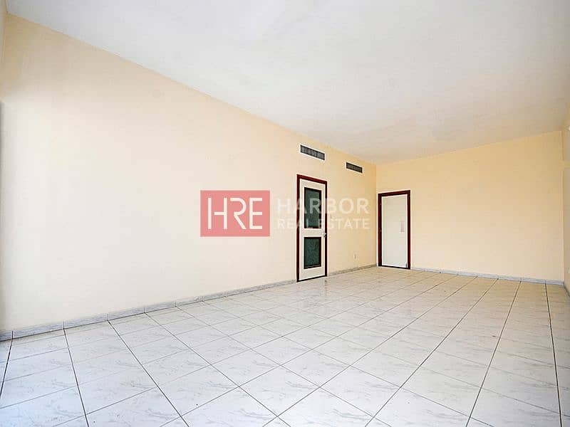 4 Chqs | 1 Min Walk to Metro | Huge 3-BR Apartment 4 Chqs | 1 Min Walk to Metro | Huge 3-BR Apartment