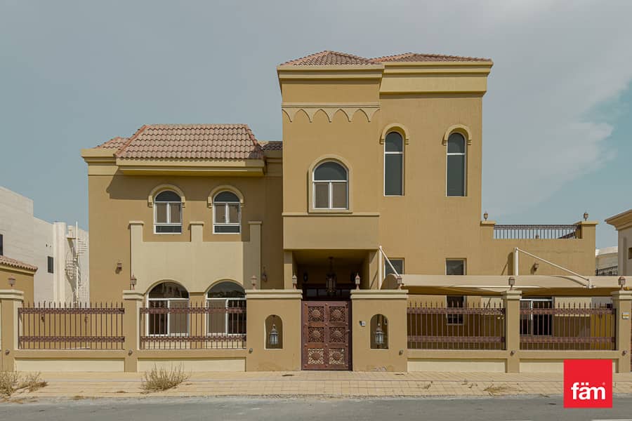Updated, Modern Style Independent 4 bedroom Villa Updated, Modern Style Independent 4 bedroom Villa