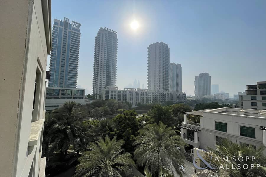 Canal Views | Chiller Free | Large Balcony Canal Views | Chiller Free | Large Balcony