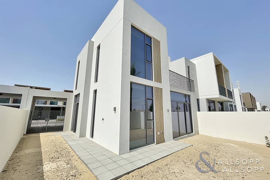Single Row | Four Bedrooms | Corner Unit Single Row | Four Bedrooms | Corner Unit