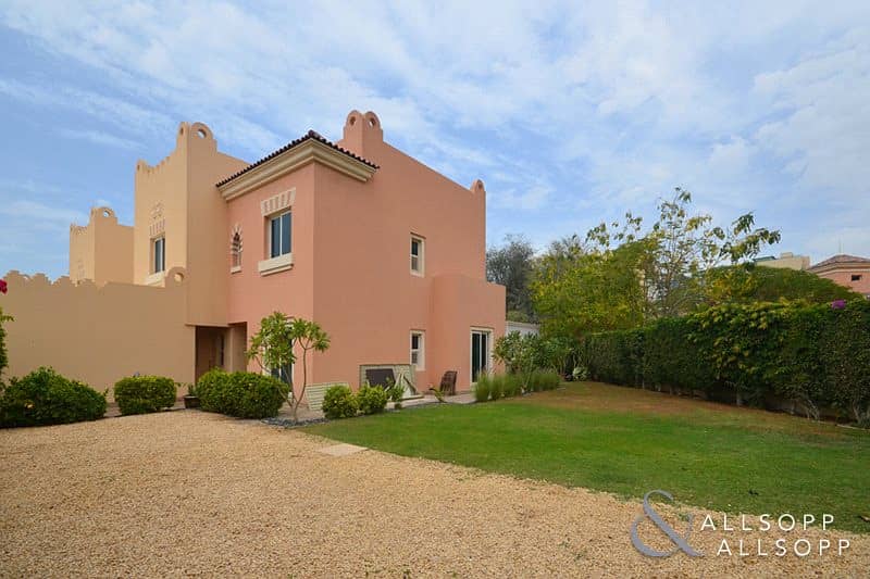 Large Corner Plot | 5 Bed C2 | Quiet Location Large Corner Plot | 5 Bed C2 | Quiet Location