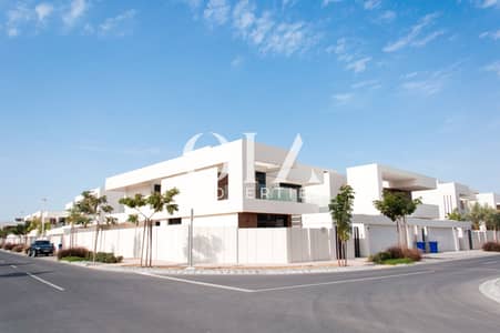 5 Bedroom Villa for Rent in Yas Island, Abu Dhabi - Corner  l Amazing Amenities l Facing the Central Park