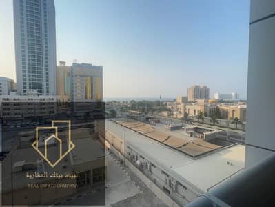 1 Bedroom Apartment for Rent in Corniche Ajman, Ajman - An apartment, a room and a lounge, a view of the corniche, free air conditioning and a free park
