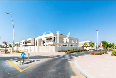 5 Bedroom Villa for Sale in Yas Island, Abu Dhabi - Corner side l Double Row l Amazing facilities