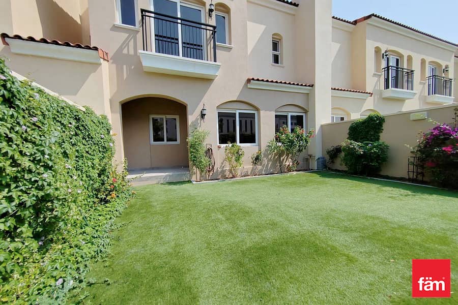 Ideal Family Haven - Spacious 3BR+M Middle Unit Ideal Family Haven - Spacious 3BR+M Middle Unit