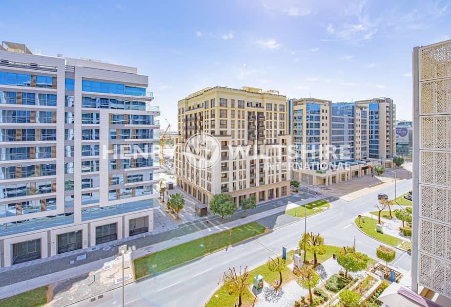 Spacious layout. Residents beach access Spacious layout. Residents beach access