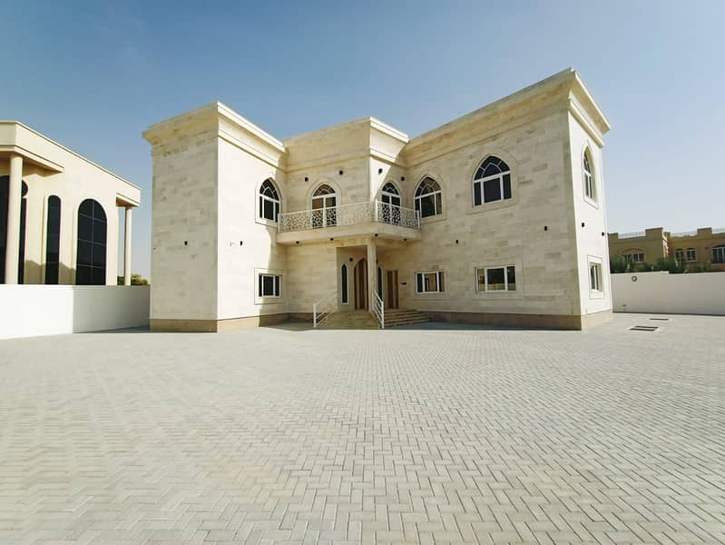 Beautifully presented: 4 b/r independent villa + servant quarters + garden for rent in Nad Al Sheba 4