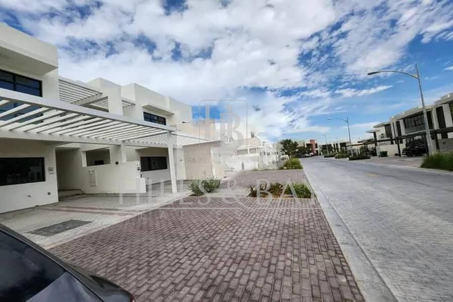 DEC HANDOVER|3BED| PARK FACING|PRICE2.3M DEC HANDOVER|3BED| PARK FACING|PRICE2.3M
