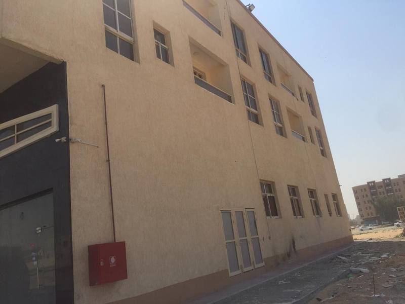 مبنى جديد للبيع في الجرف خلف إدارة مرور عجمان