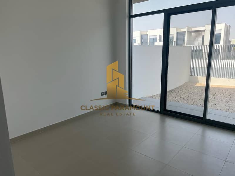 Centre Unit | Close to Park| Brand new Centre Unit | Close to Park| Brand new