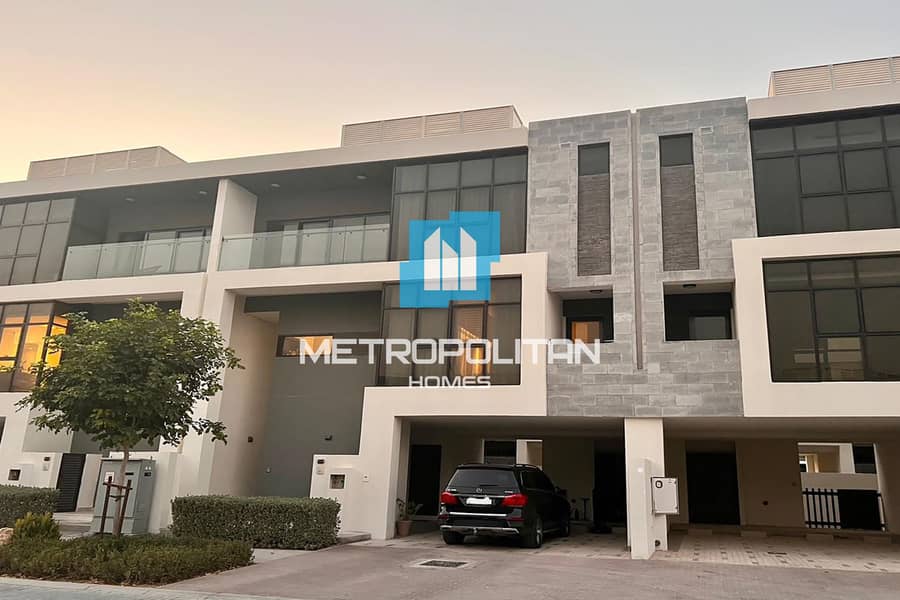 Luxurious Community | Modern Living | Hot Deal Luxurious Community | Modern Living | Hot Deal