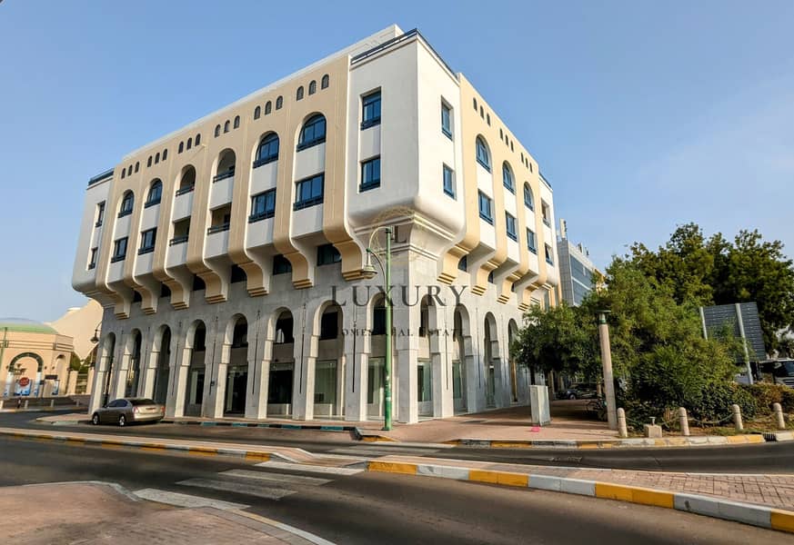Prime Location,Perfect For Business,Free AC Prime Location,Perfect For Business,Free AC