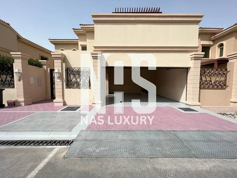 Beautiful villa with swimming pool & garden Beautiful villa with swimming pool & garden